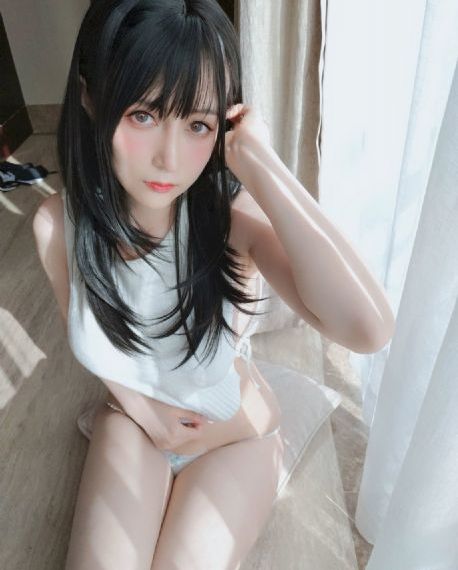 人狼恶_十万网红美女美酱